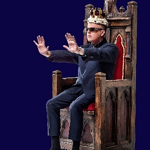 Suggs - Image: https://www.suggslive.com